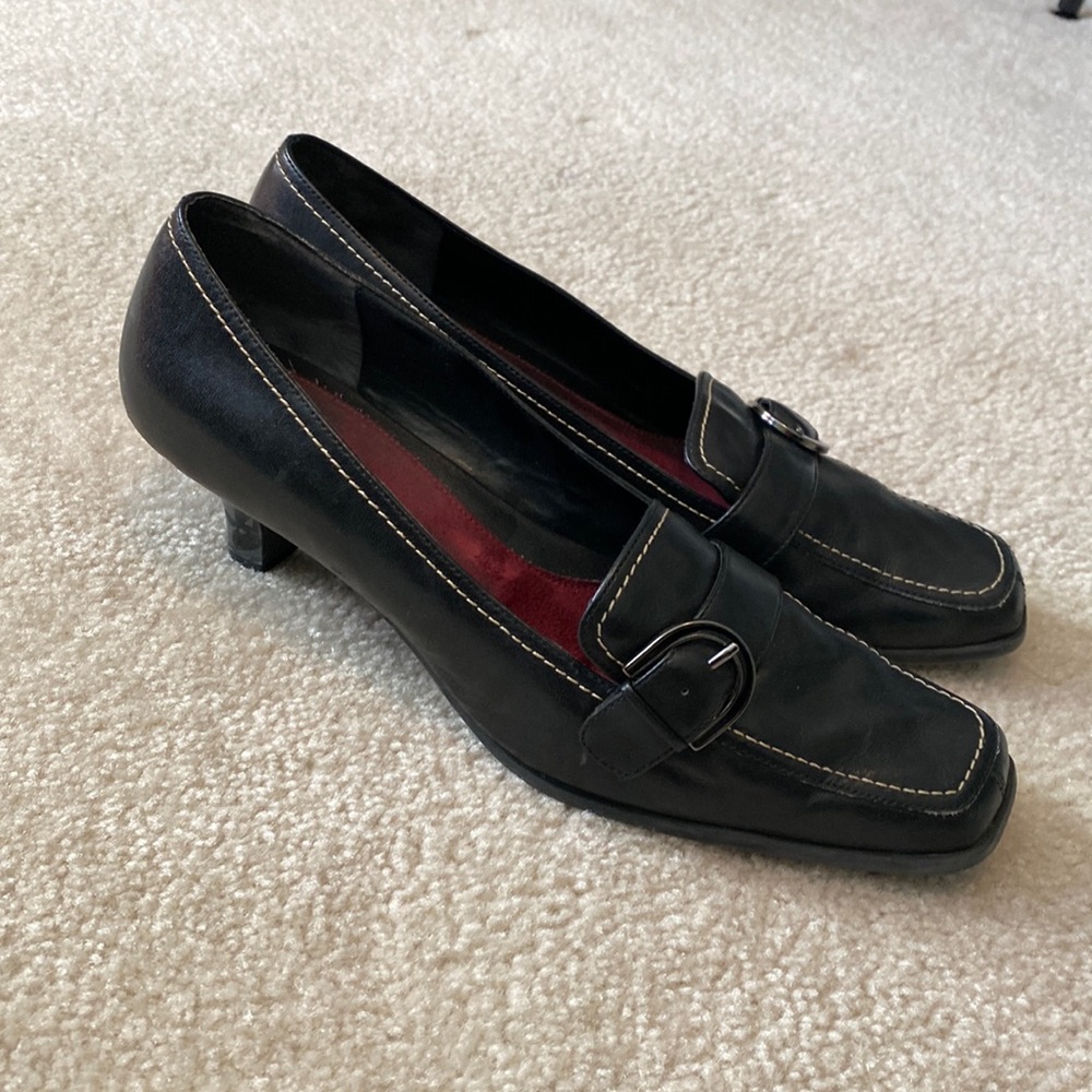 AEROSOLES Black Loafers with Stitch Detail